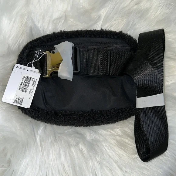 Everywhere BELT BAG Fleece black Fanny Pack LAST CHANCE Lululemon - Picture 5 of 16